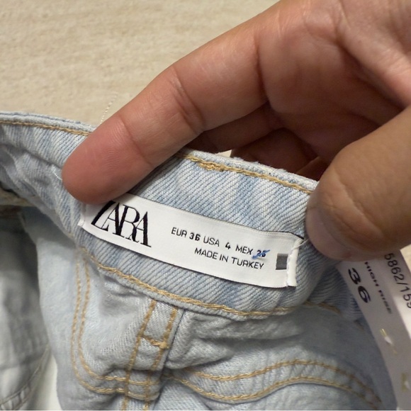 Zara Denim Shorts Womens Size 4 High Rise Light Wash Distressed Cut Off Fray Hem - Picture 9 of 9